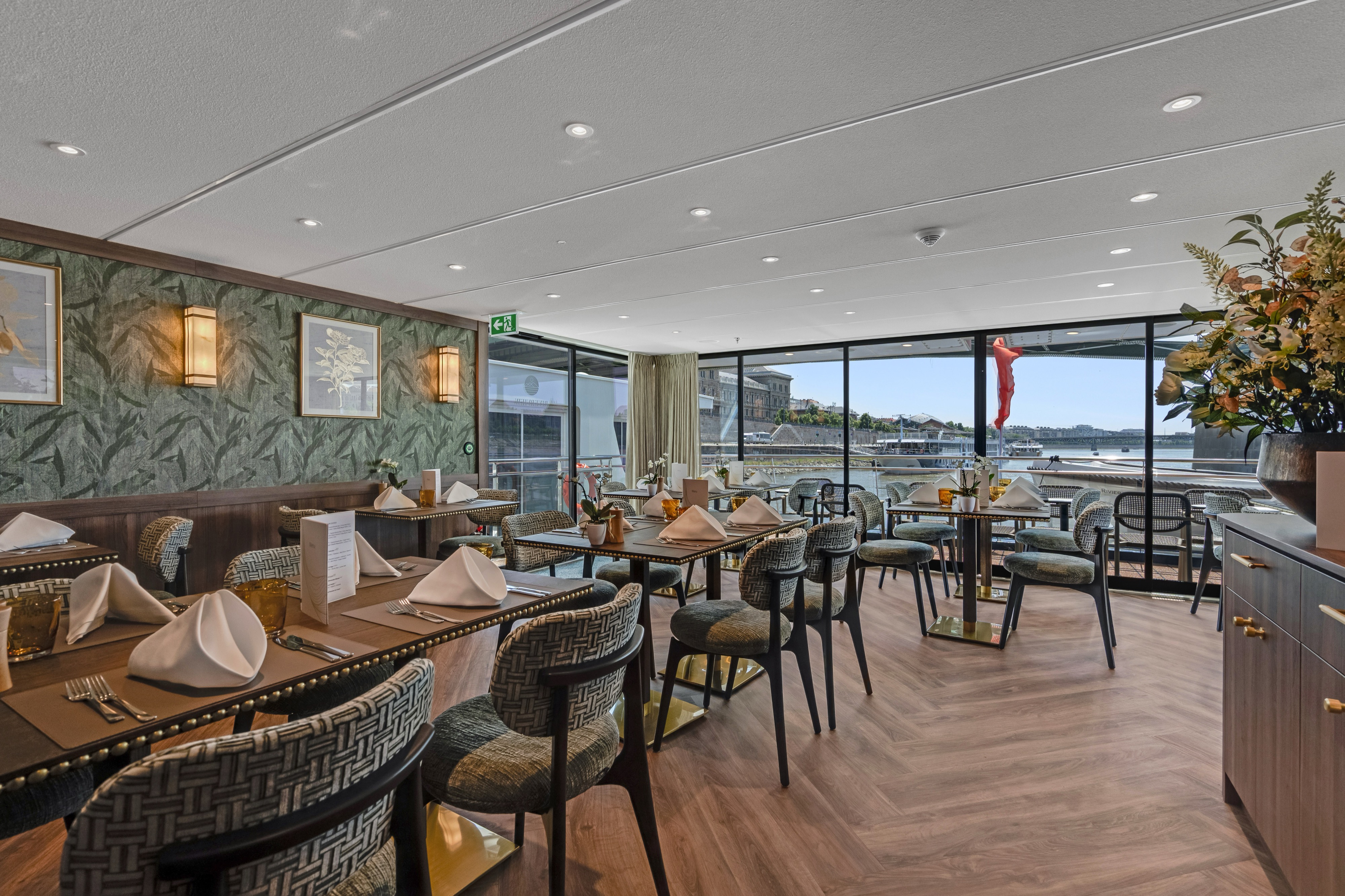 MS Riviera Radiance - Riverview Kitchen